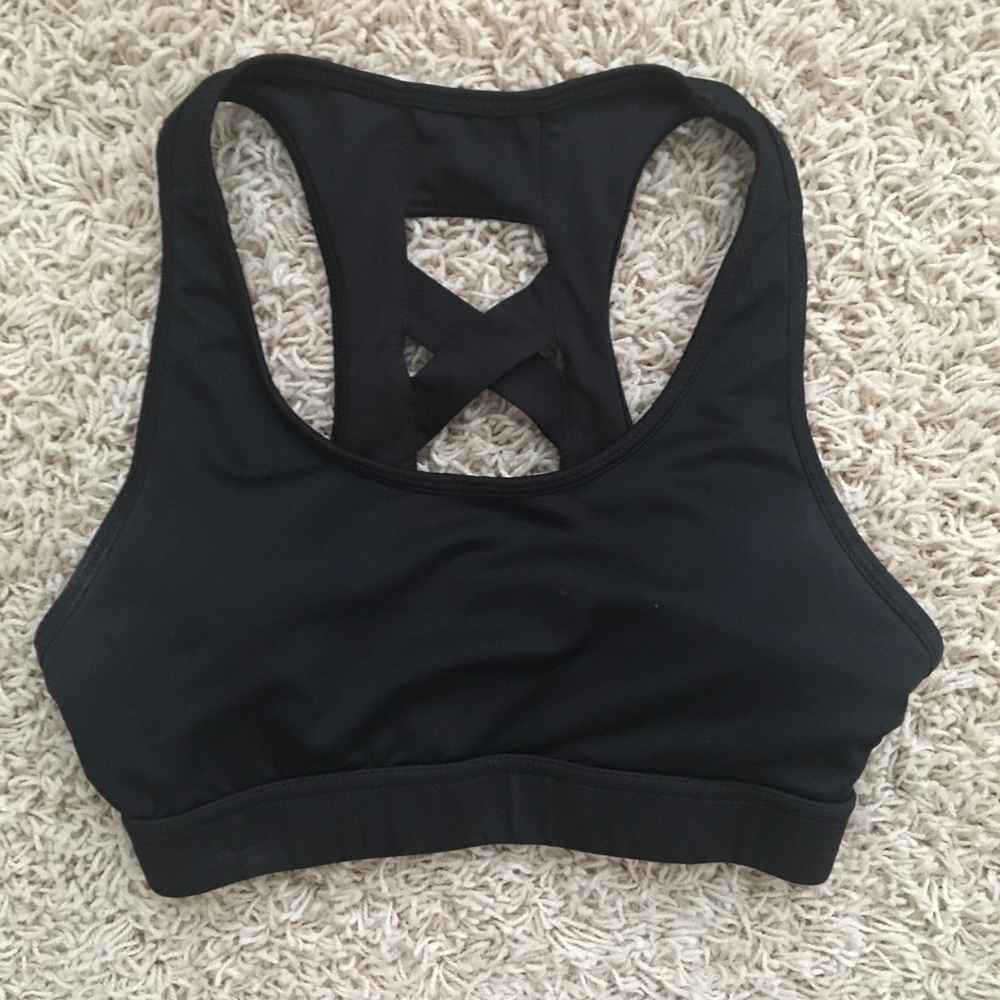 Black Criss Cross Detailed Sports Bra